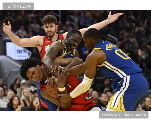 国王防守端沟通断档，狼群连续空切与弱侧三分震撼全场